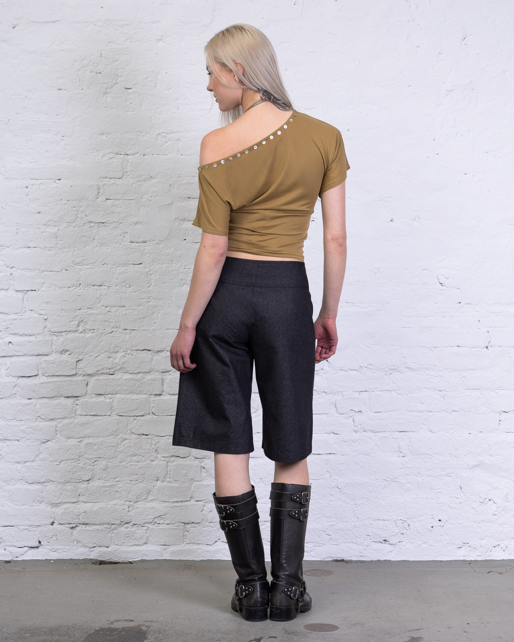 Shorts mit Schnallendetails