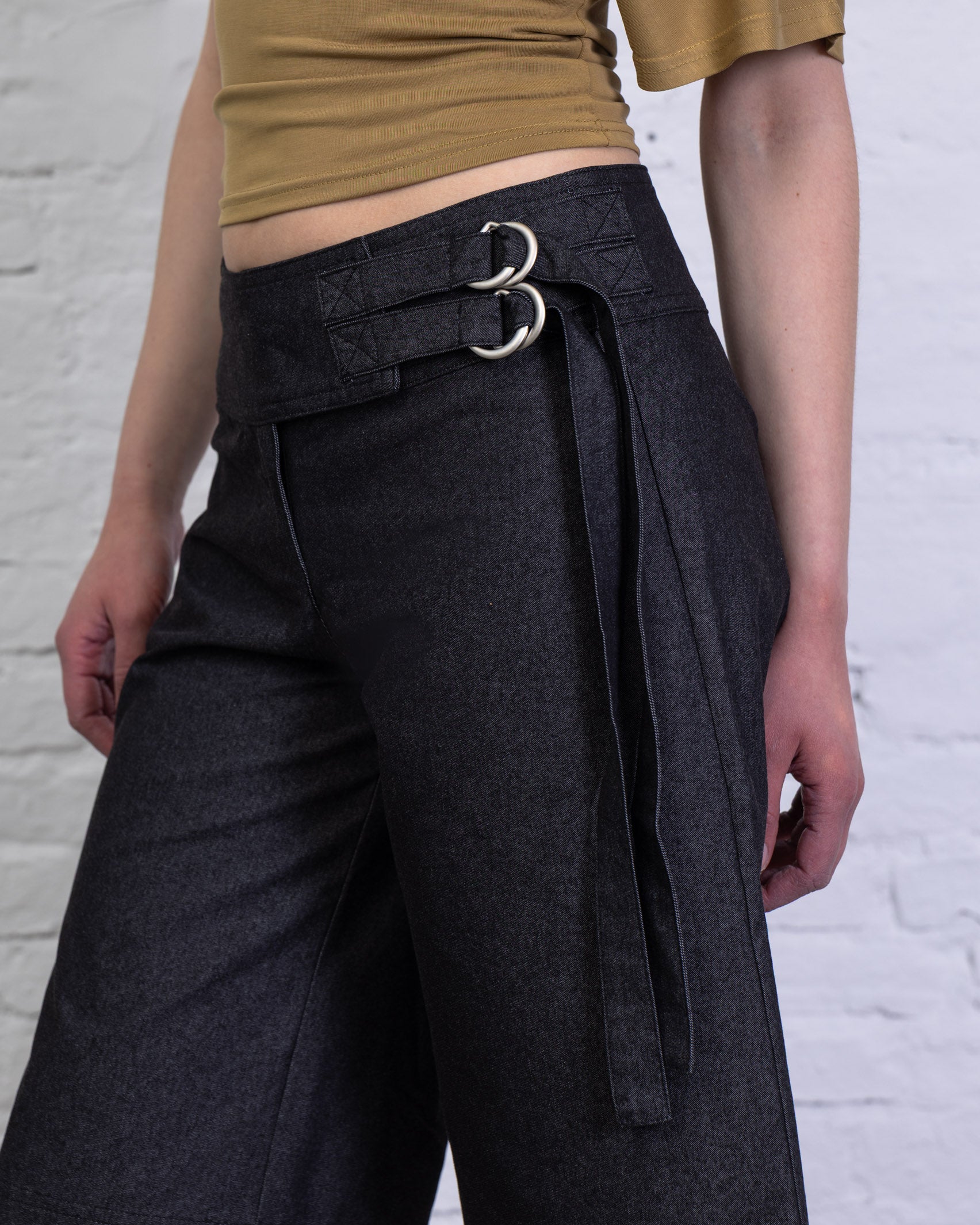 Shorts mit Schnallendetails