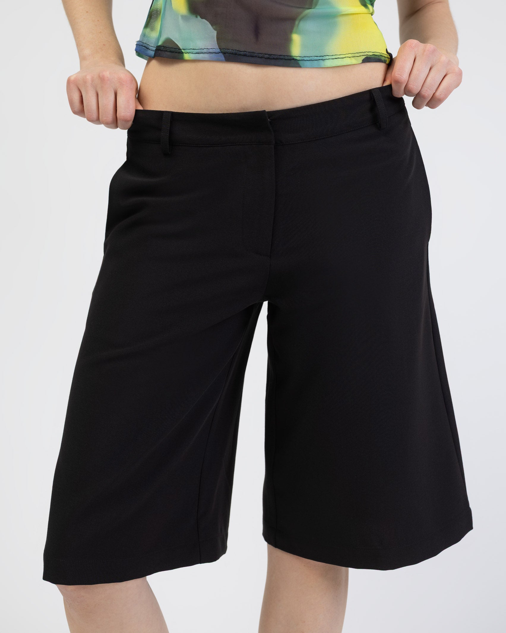 Bermudas im Anzug Stil
