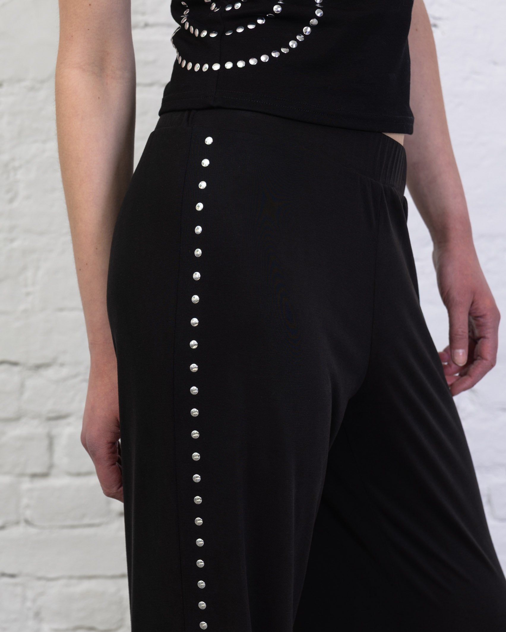 Lockere Hose mit elastischem Bund