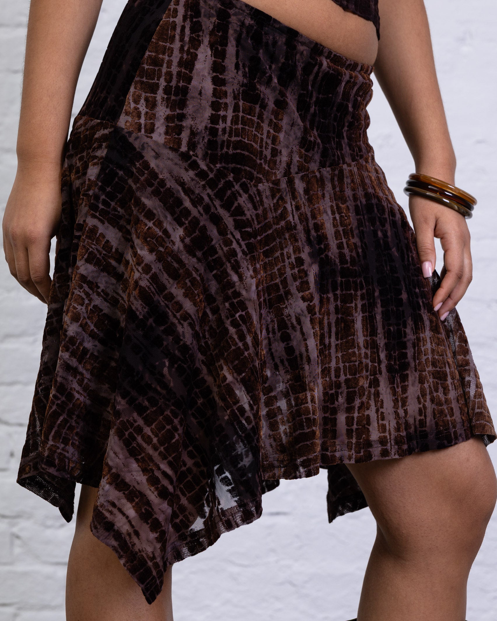 Rock mit Schlangenprint aus Samt