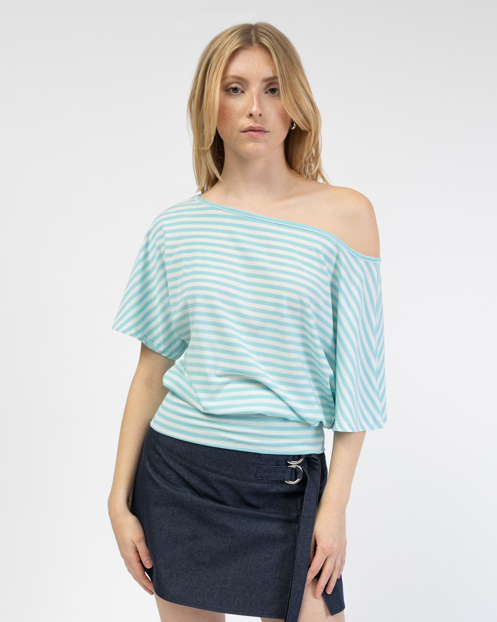 Gestreiftes Offshoulder T-Shirt