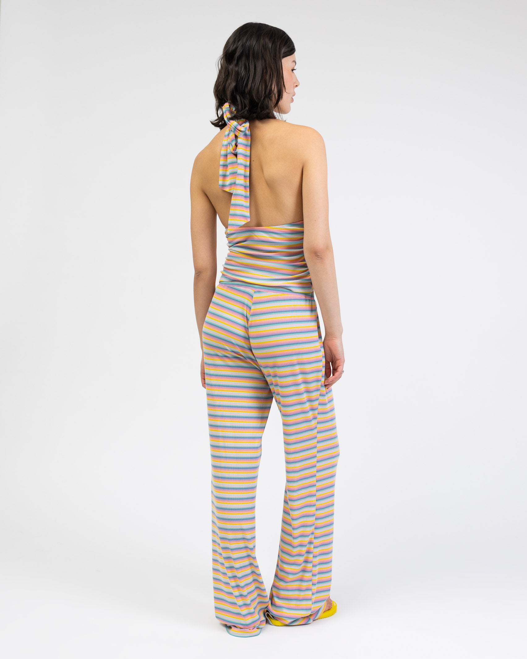 Neckholdertop in Regenbogenfarben