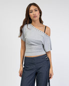 Offshoulder Shirt mit Ösen