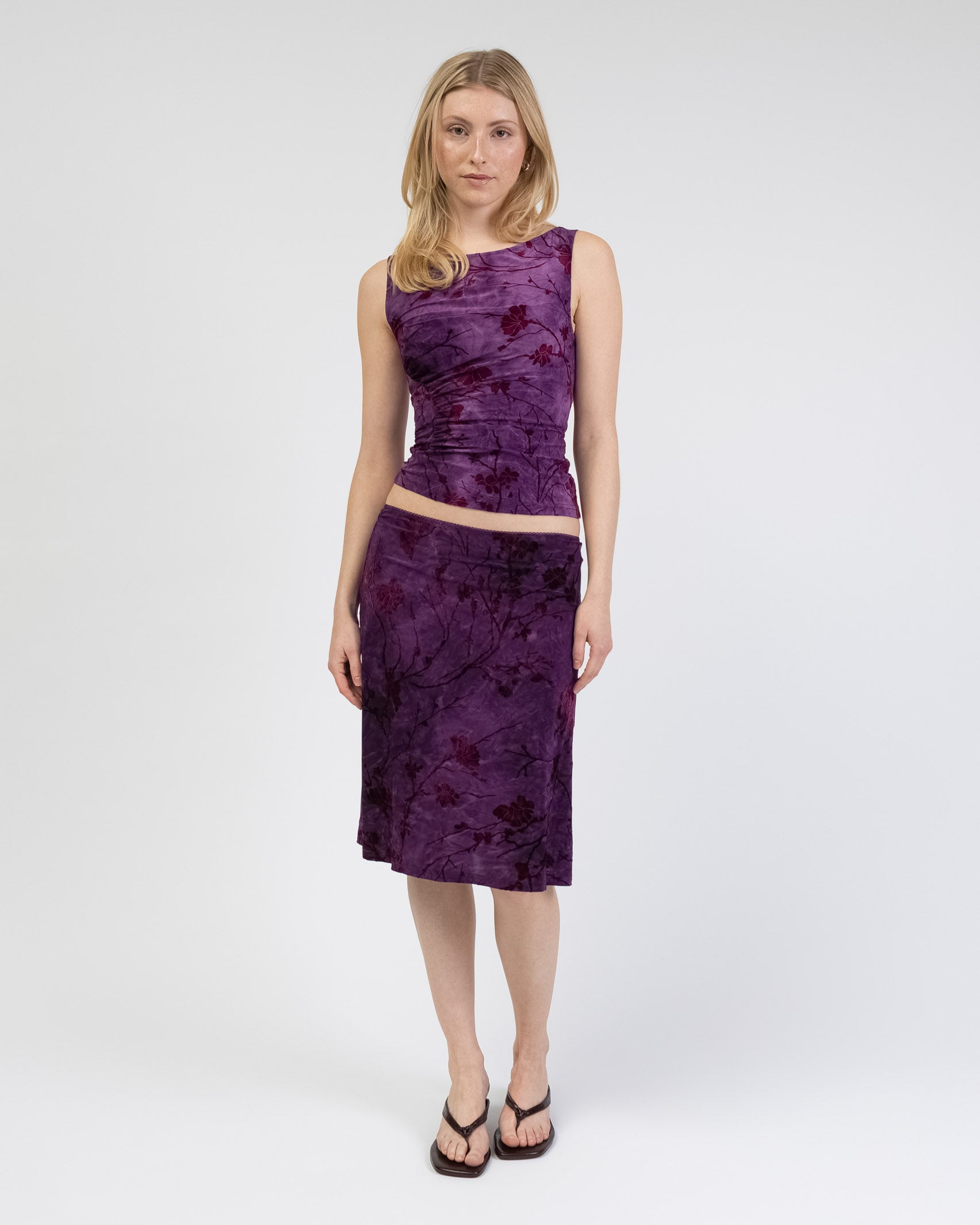 Boatneck Top mit Blumenprint aus Samt