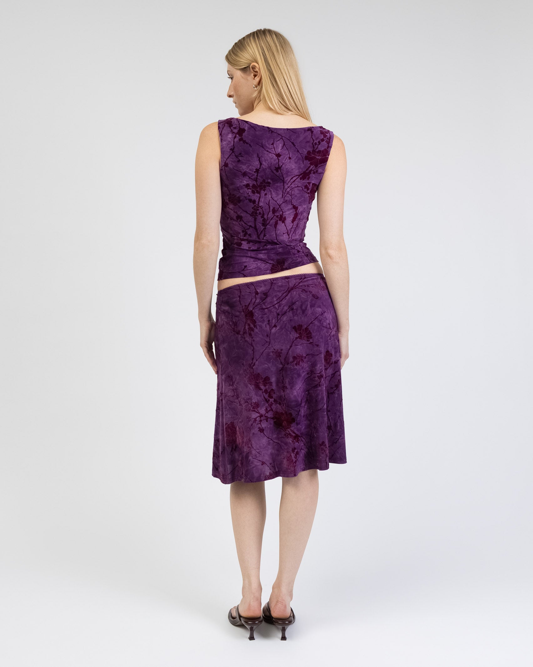 Boatneck Top mit Blumenprint aus Samt