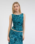 Boatneck Top mit Blumenprint aus Samt