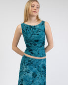 Boatneck Top mit Blumenprint aus Samt
