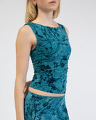 Boatneck Top mit Blumenprint aus Samt
