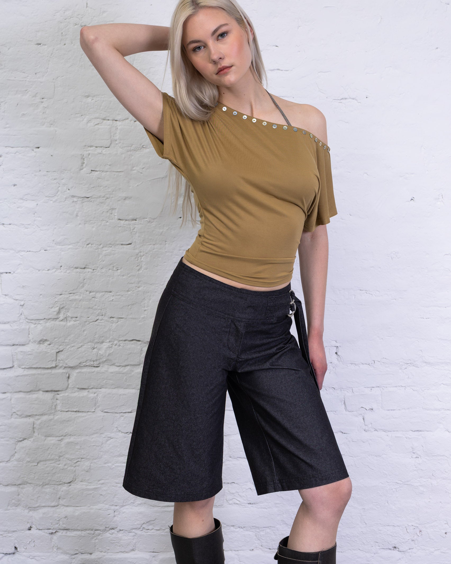 Offshoulder Shirt mit Knöpfen