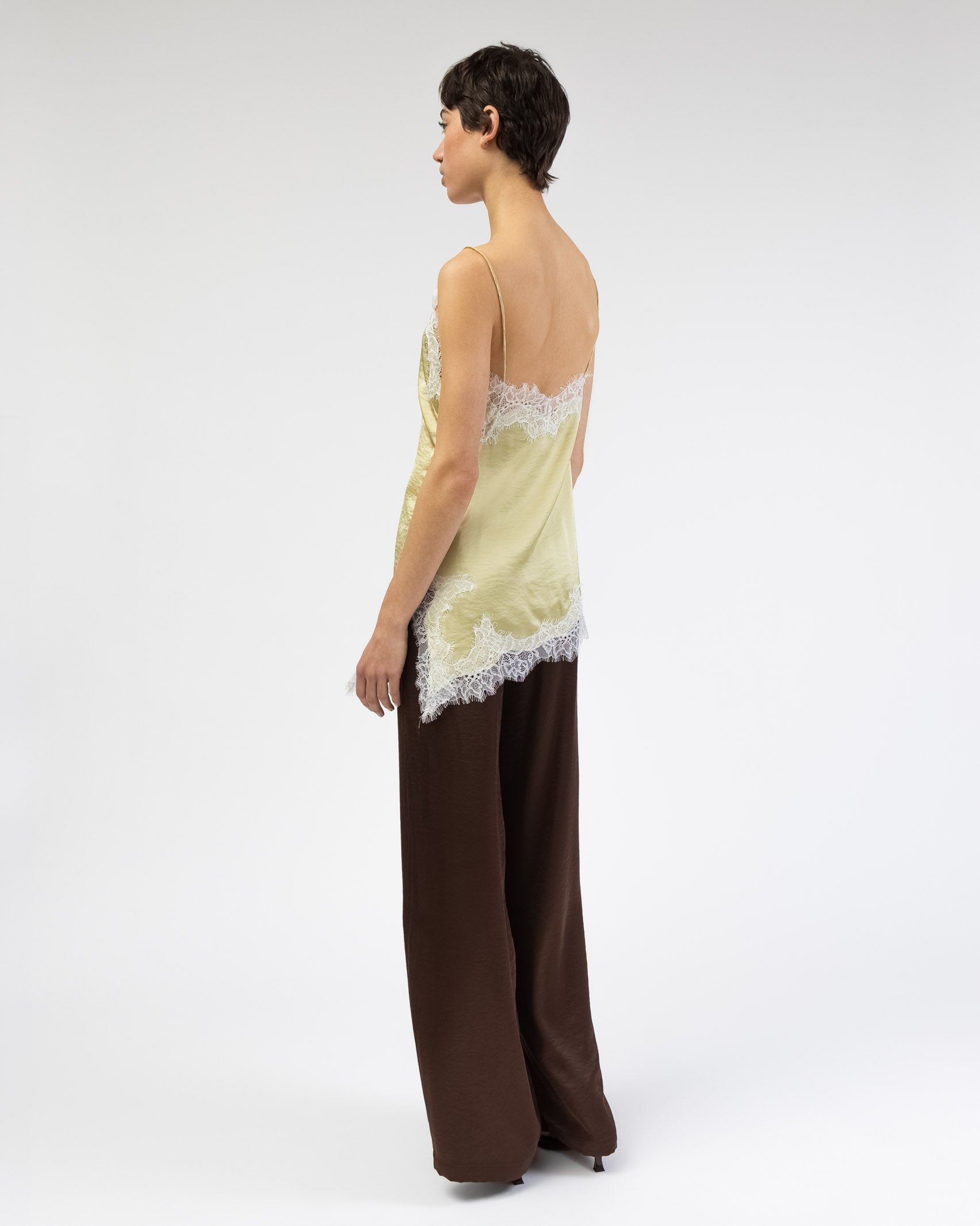 Asymmetrisches Satin-Top mit Spitze