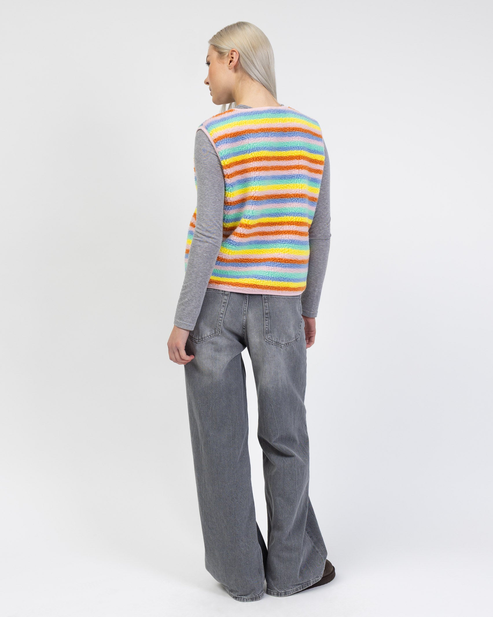 Teddyweste in Regenbogenfarben