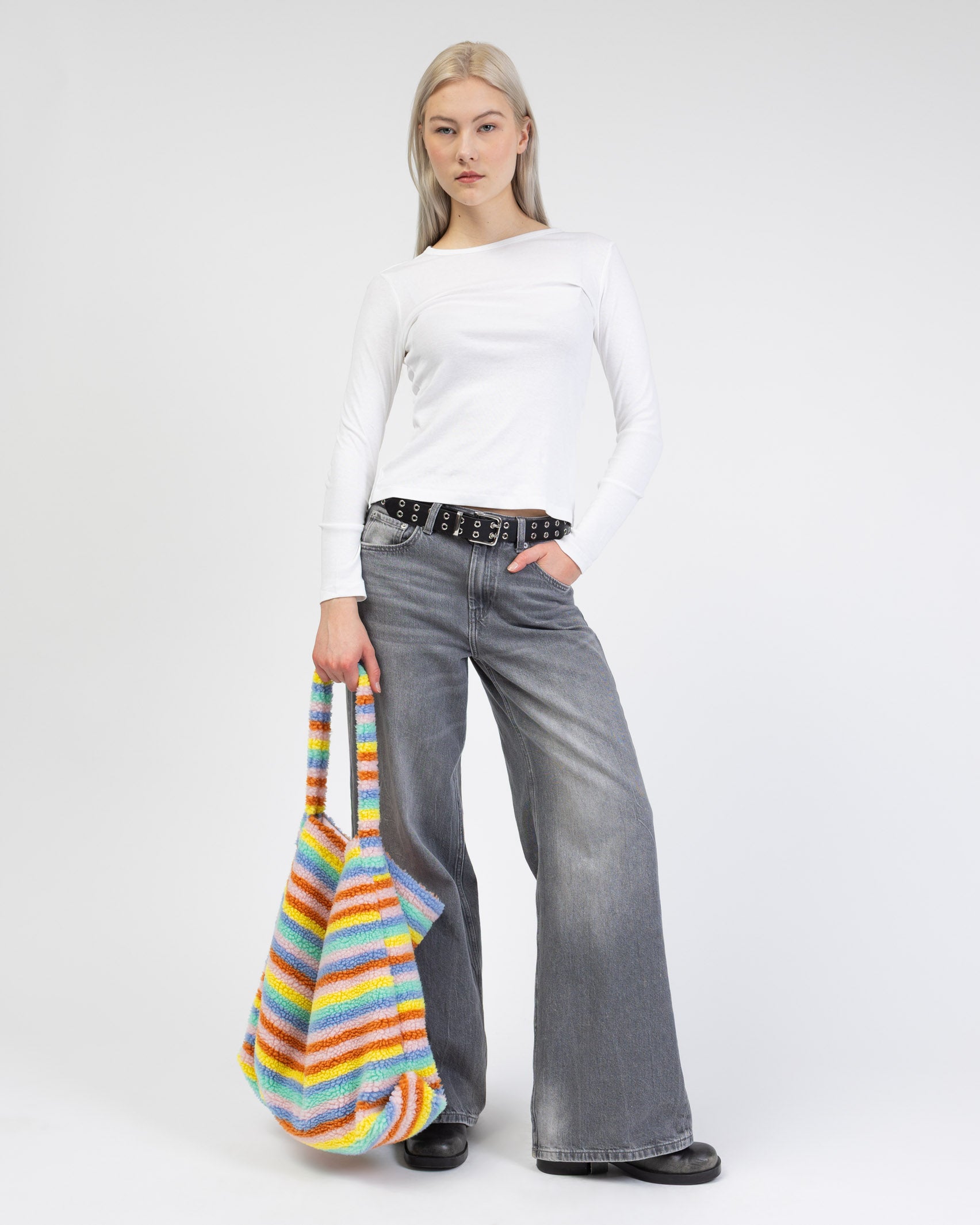 Teddy Tasche in Regenbogenfarben