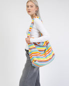 Teddy Tasche in Regenbogenfarben