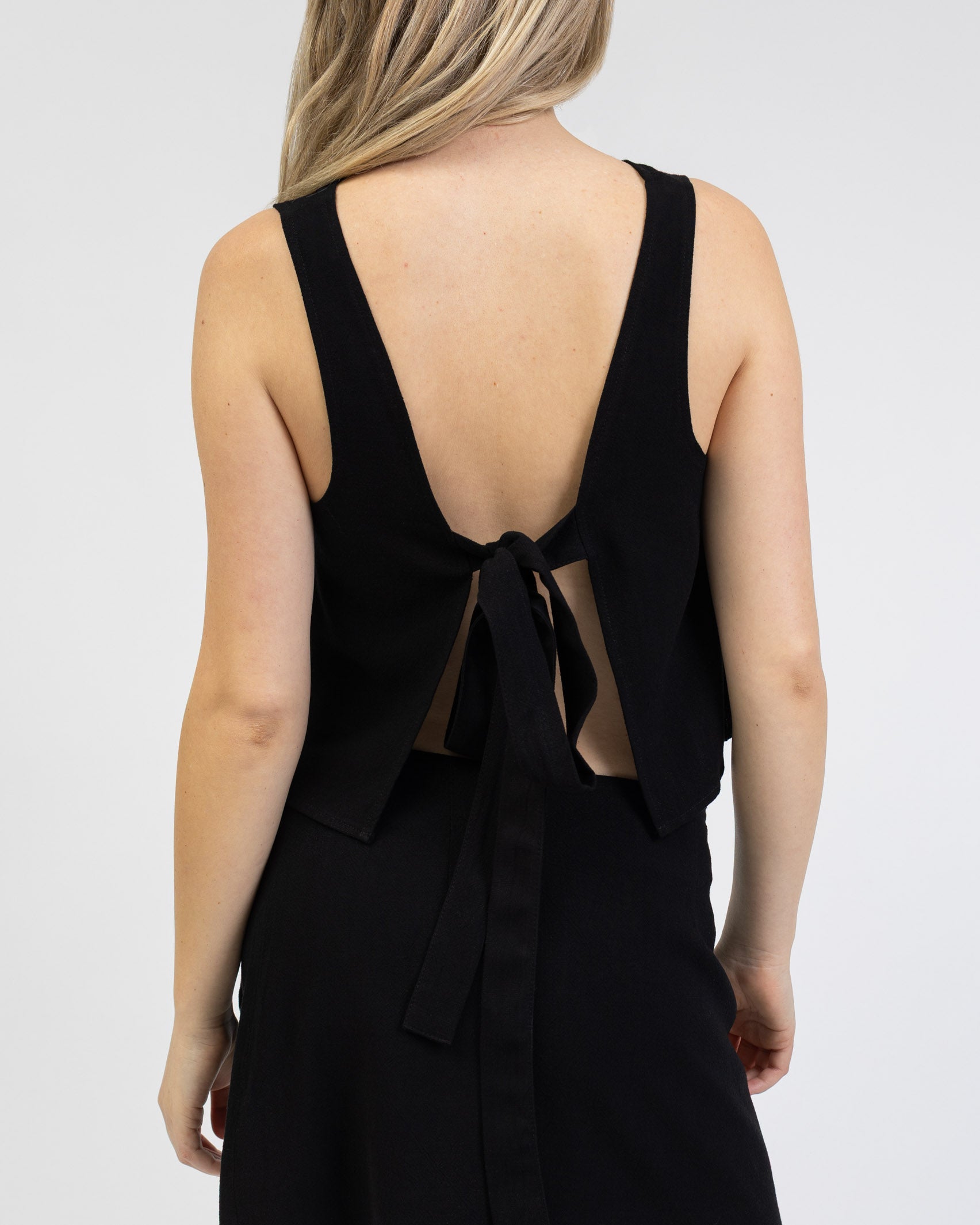 Rückenfreies Top aus Leinen-Mix