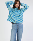 Gestreifte Strickjacke mit Stehkragen