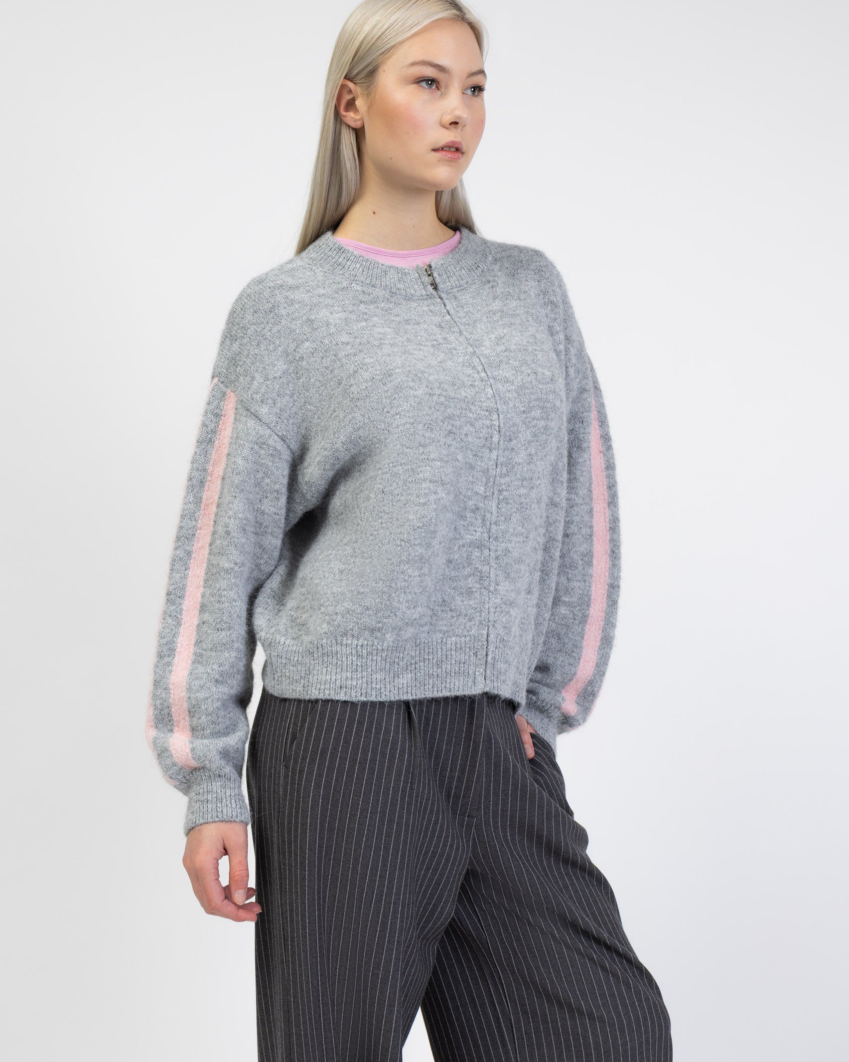 Strickjacke mit Streifendetails