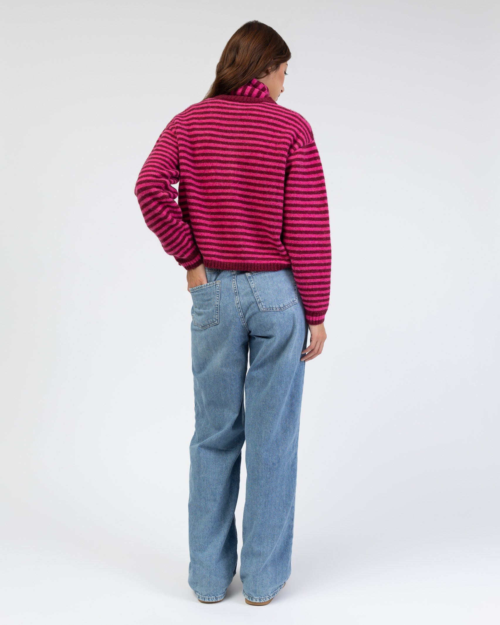 Strickjacke mit schmalen Streifen