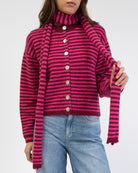 Strickjacke mit schmalen Streifen