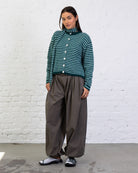 Strickjacke mit schmalen Streifen