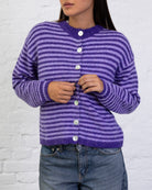 Strickjacke mit schmalen Streifen