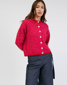 Strickjacke mit schmalen Streifen