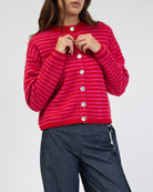 Strickjacke mit schmalen Streifen