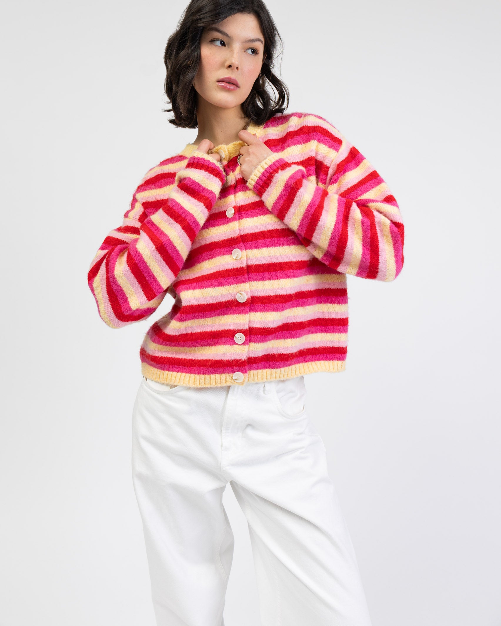 Gestreifte Strickjacke mit Rundhalsausschnitt