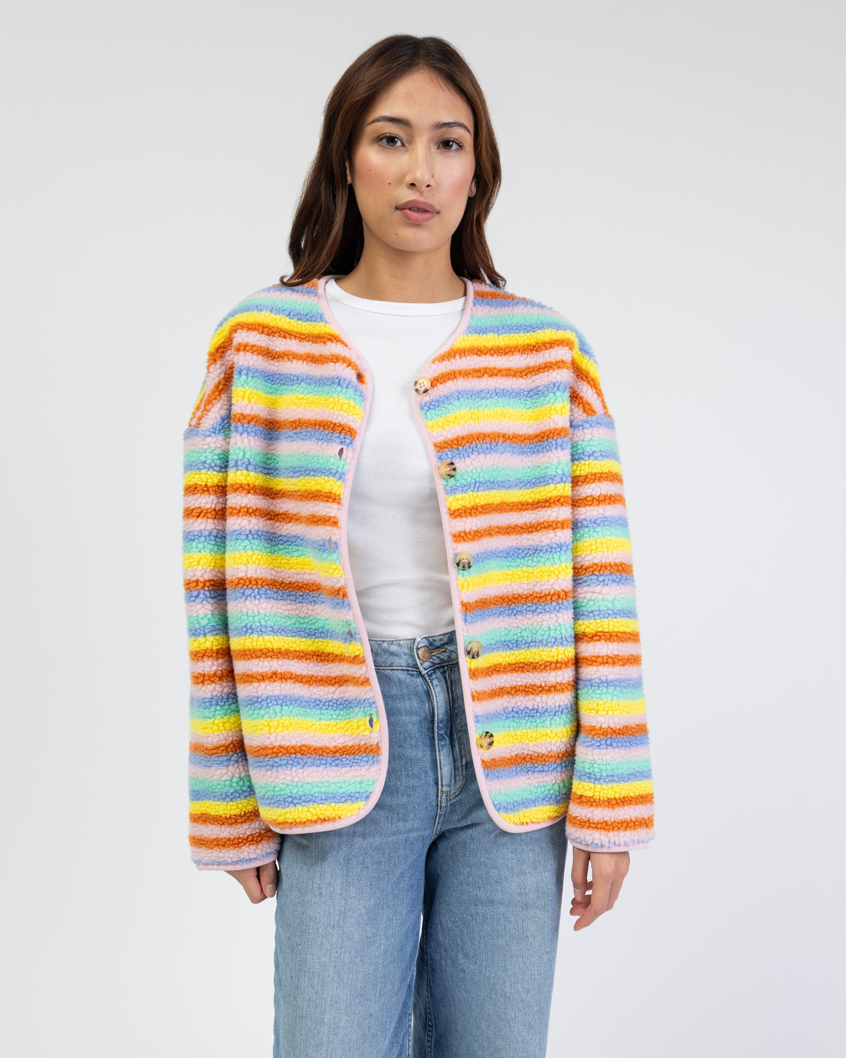 Teddyjacke in Regenbogenfarben