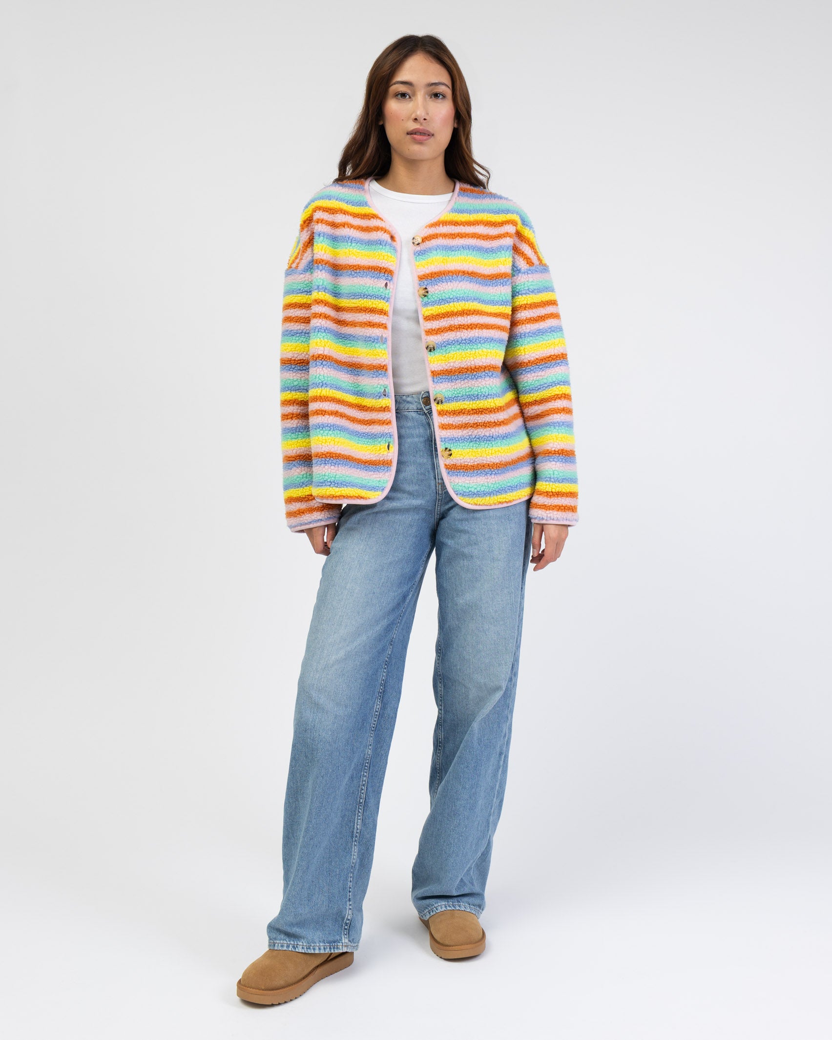 Teddyjacke in Regenbogenfarben
