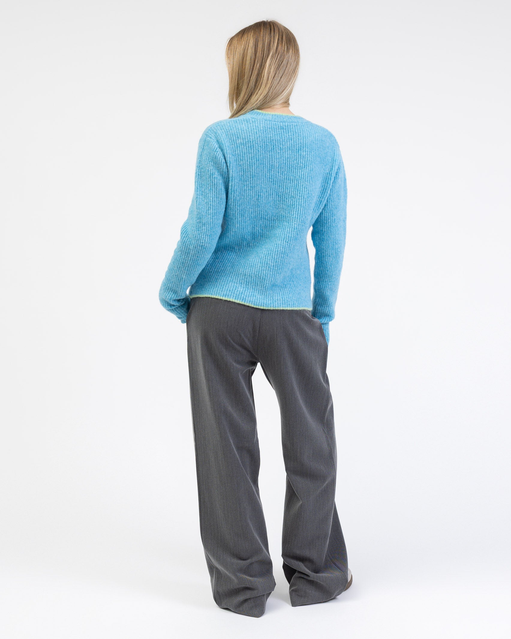 Strickjacke mit Kontrastnaht