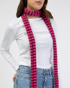 Schal mit schmalen Streifen