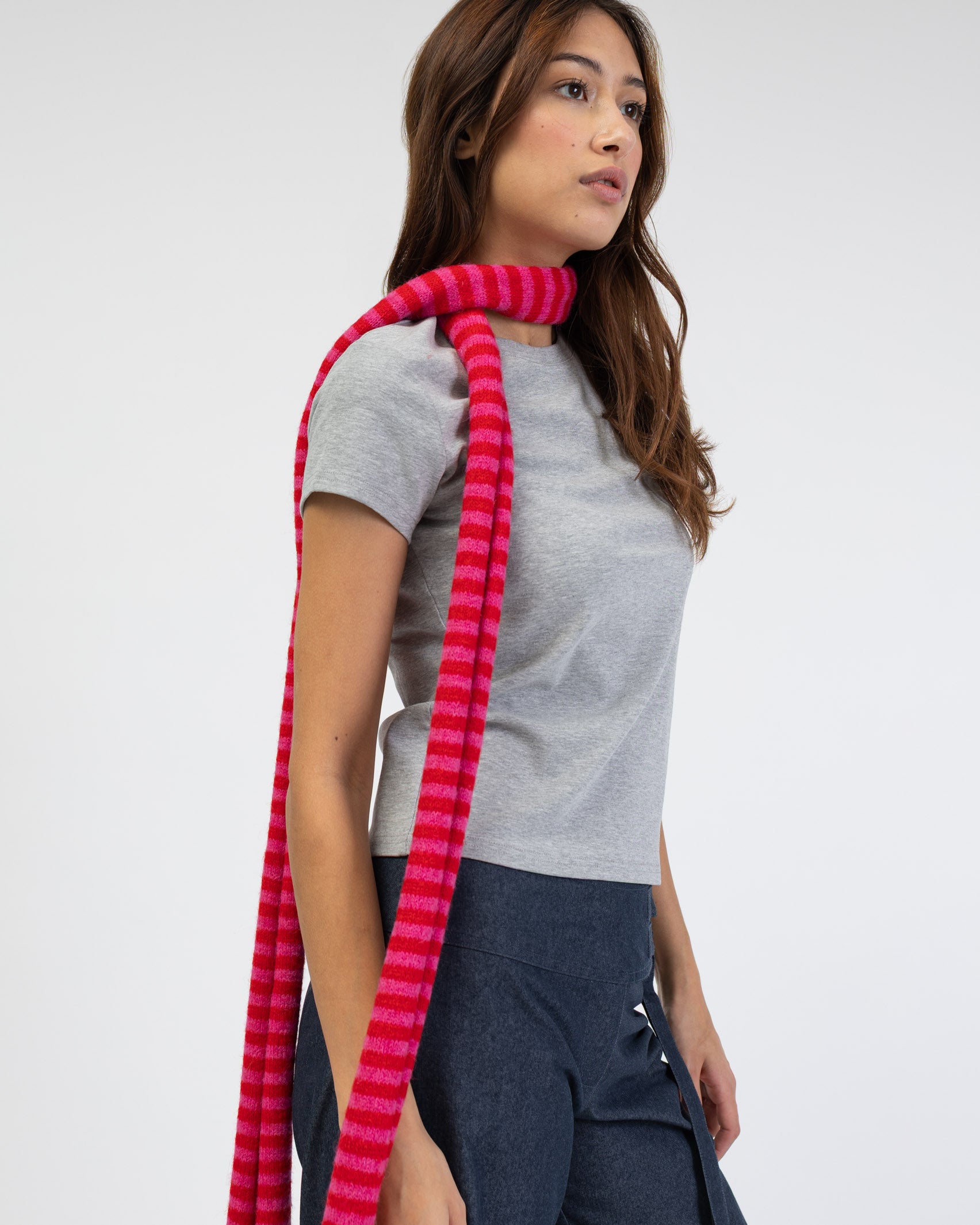 Schal mit schmalen Streifen