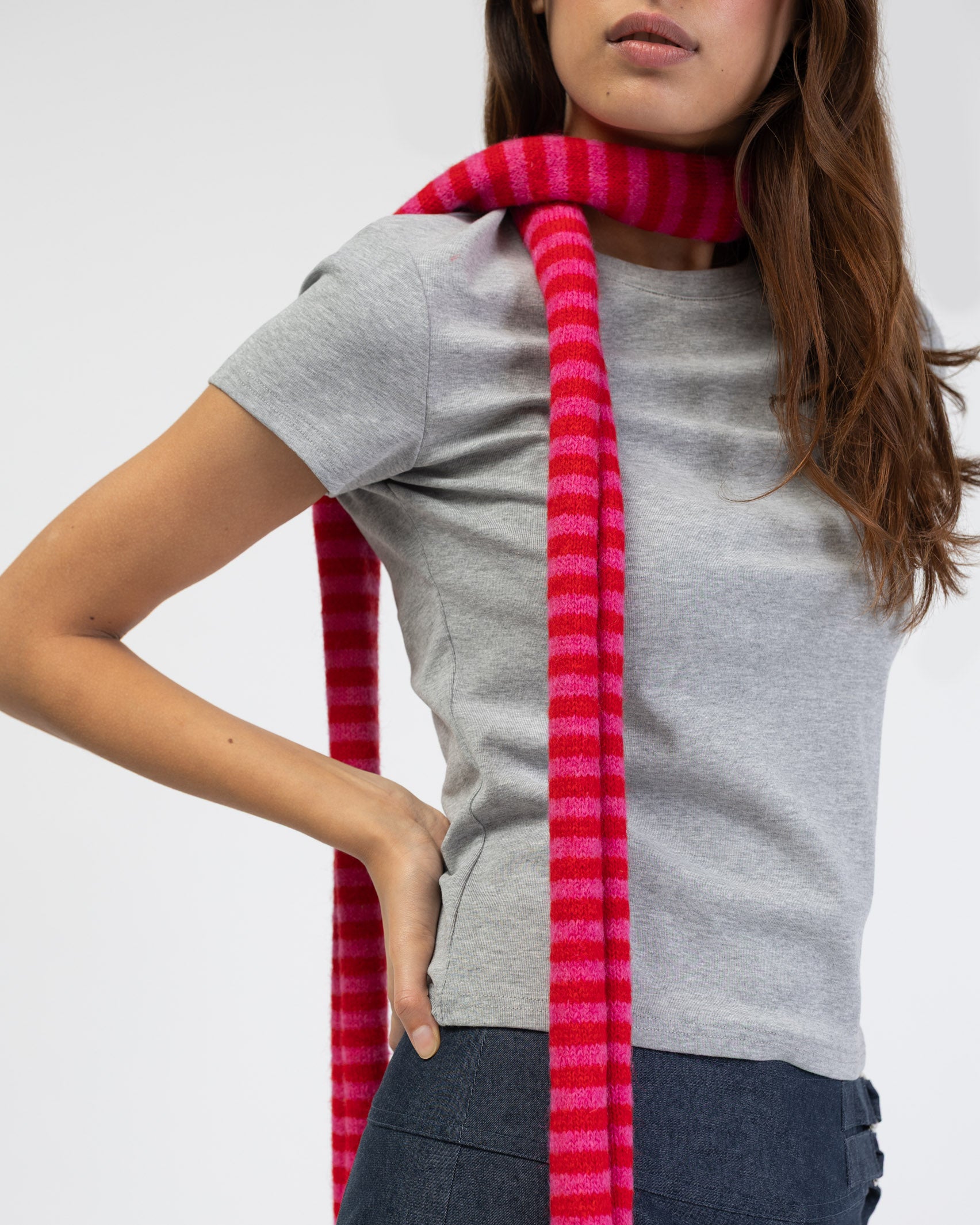 Schal mit schmalen Streifen