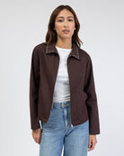 Jacke mit Ösen am Kragen