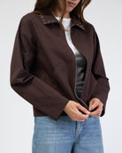 Jacke mit Ösen am Kragen