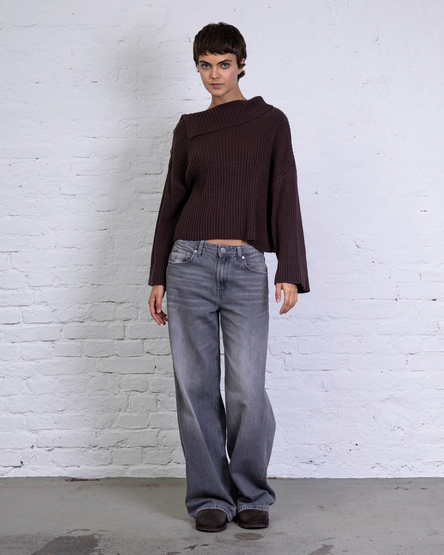 Pullover mit asymmetrischem Umschlagkragen