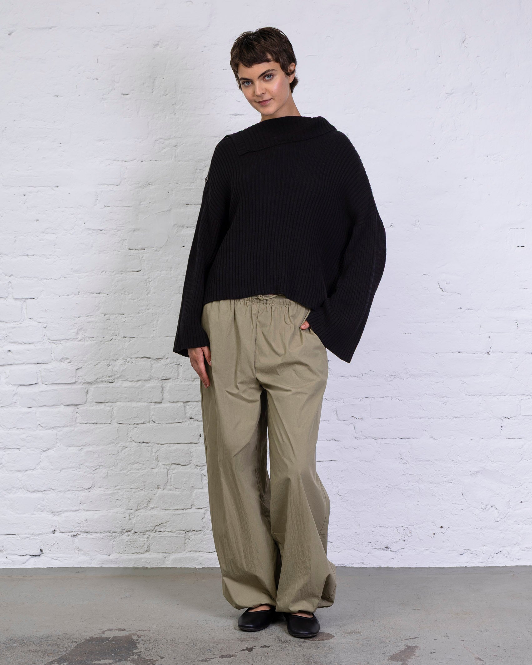 Pullover mit asymmetrischem Umschlagkragen