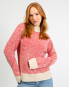 Gestreifter Pullover mit abgesetzten Farben