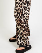 Elegante Stoffhose mit Leoprint-Broke+Schön