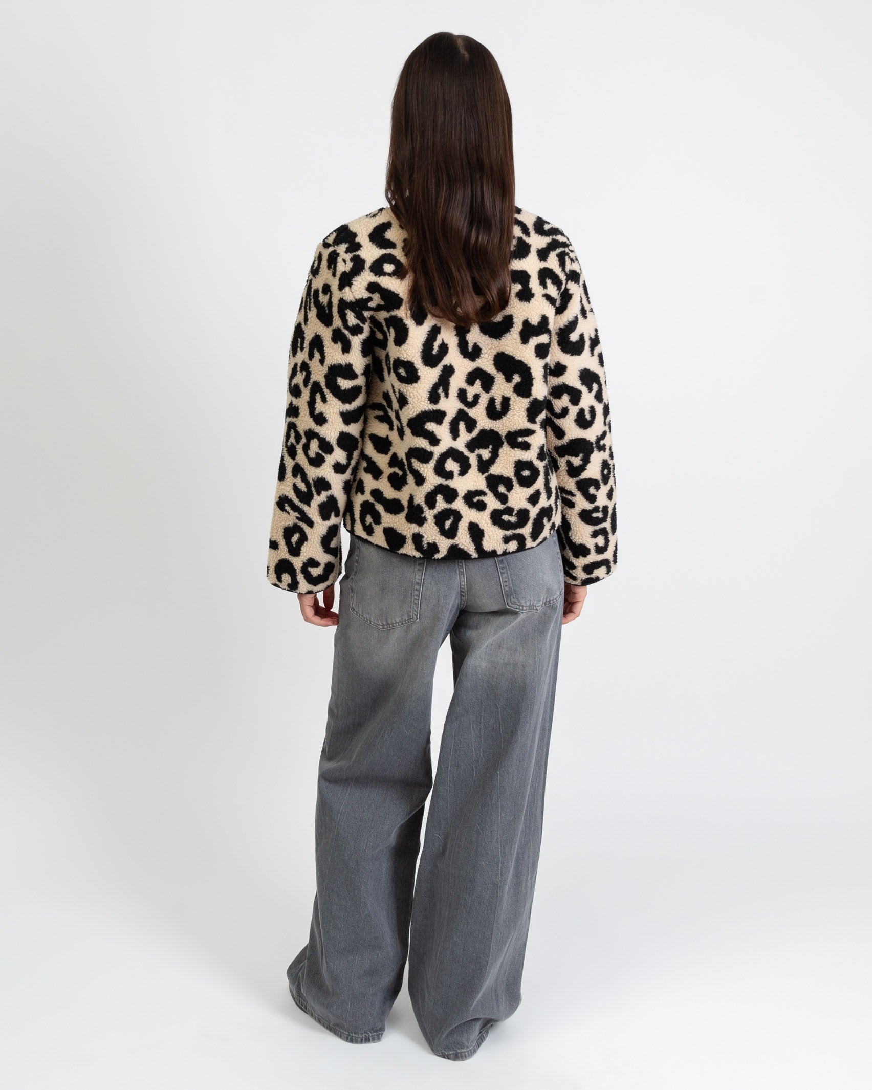 Kuschelige Teddyjacke mit Leoprint