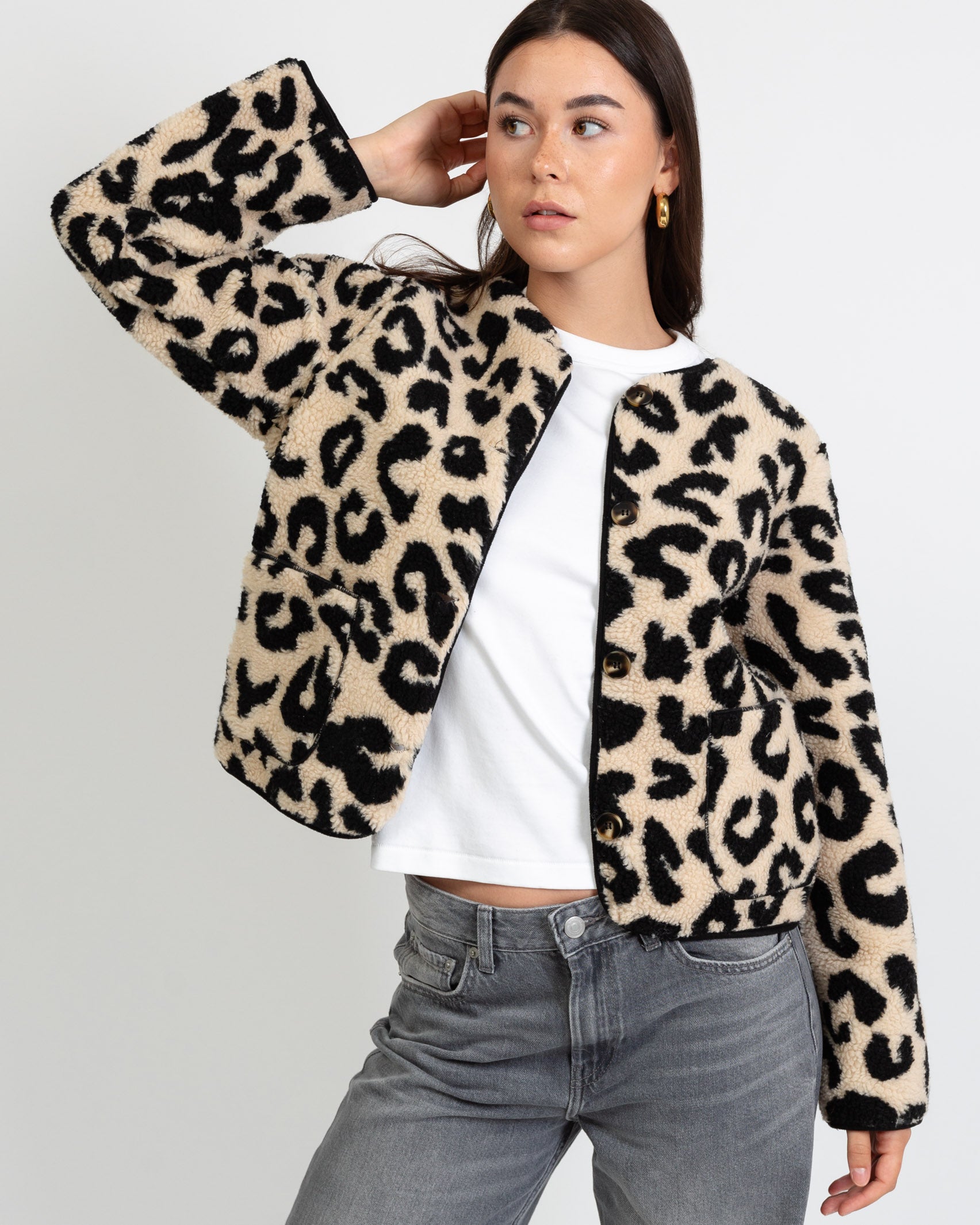 Kuschelige Teddyjacke mit Leoprint