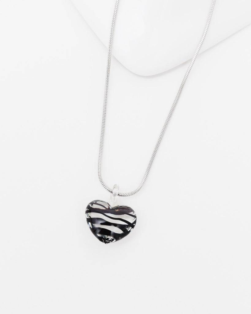 Kette mit Zebra Herz Anhänger - Broke + Schön