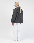 Mantel mit hohem Kragen