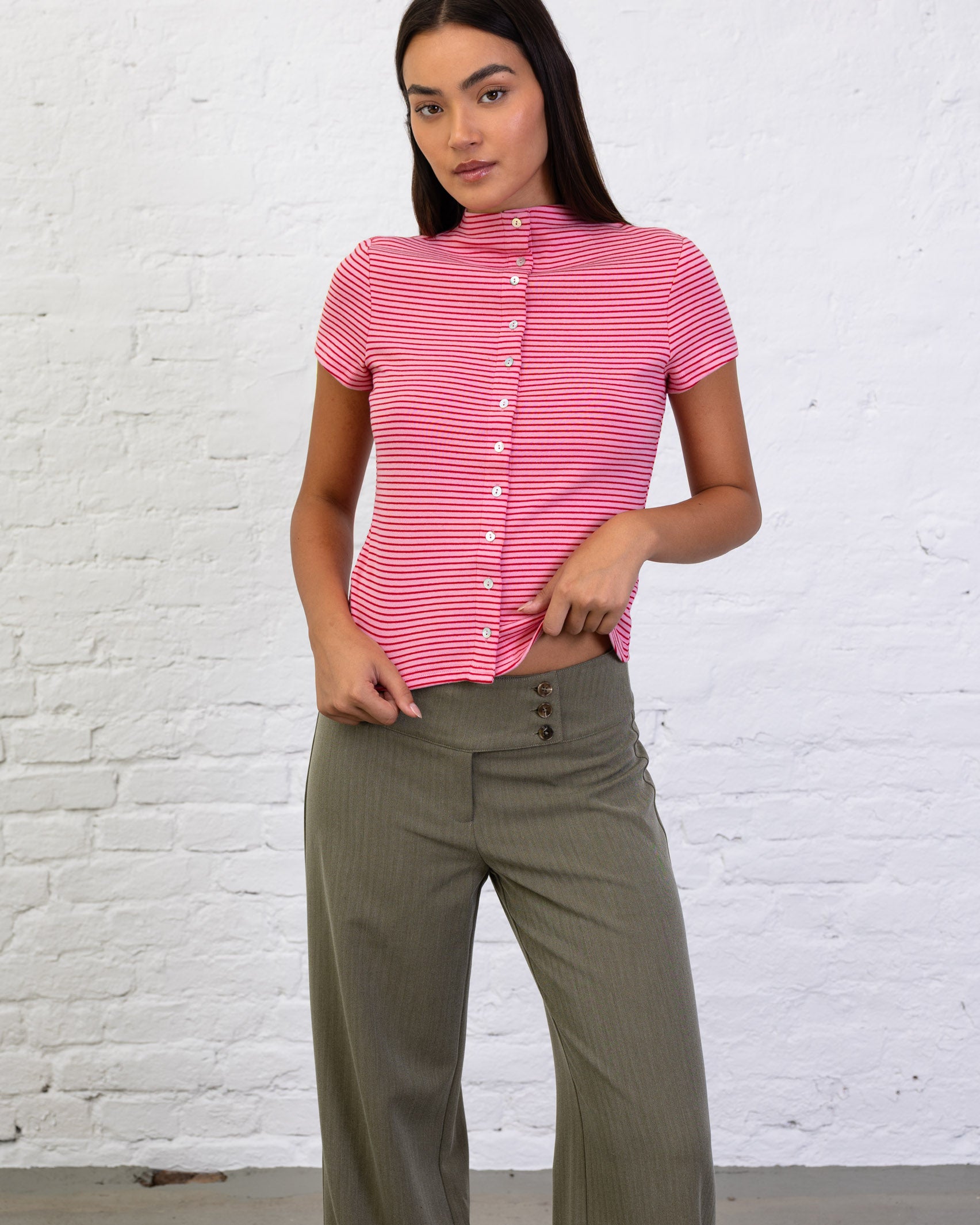 Gestreiftes Kurzarmshirt mit Knöpfen