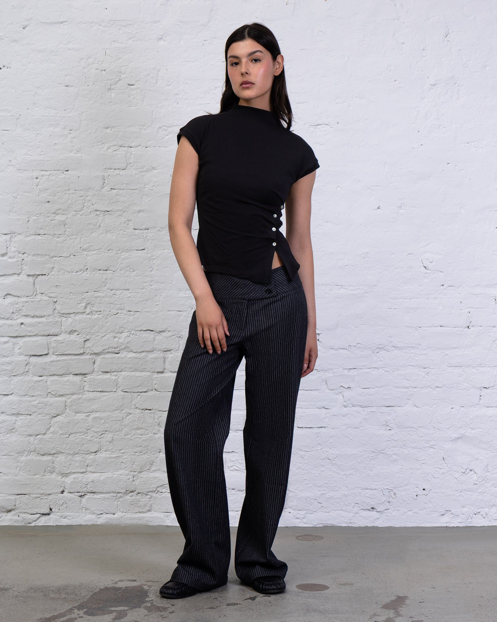 Asymmetrisches Shirt mit Knöpfen