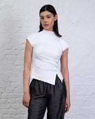 Asymmetrisches Shirt mit Knöpfen