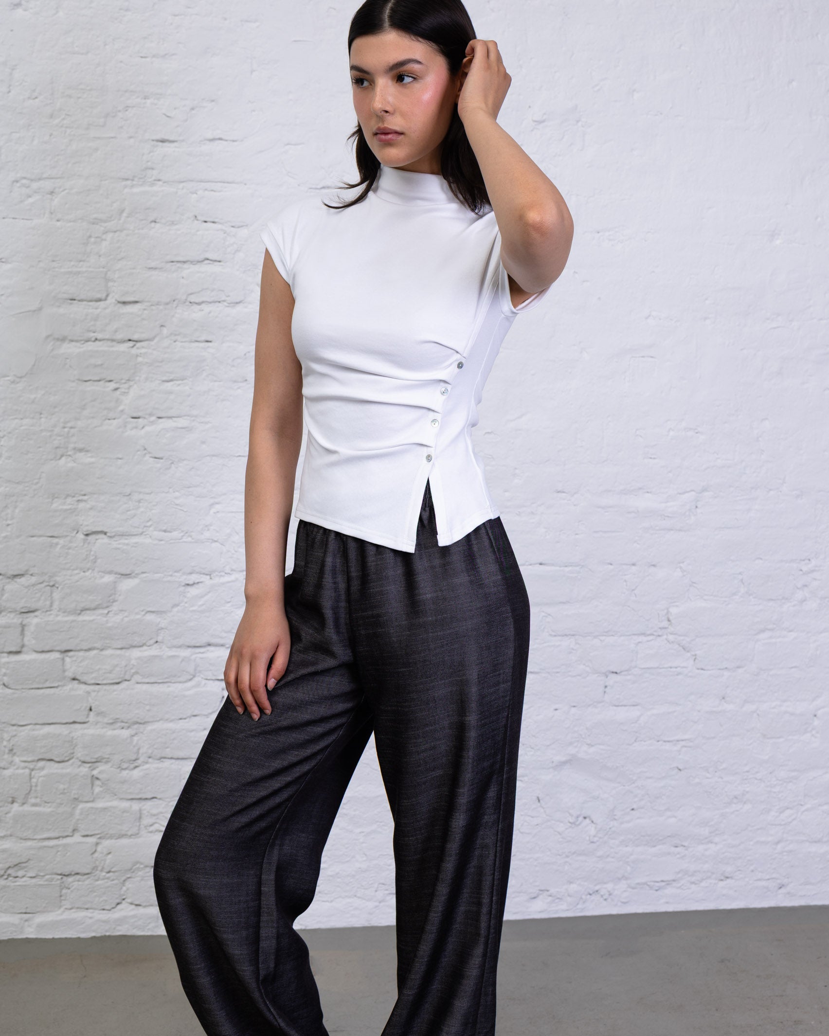 Asymmetrisches Shirt mit Knöpfen