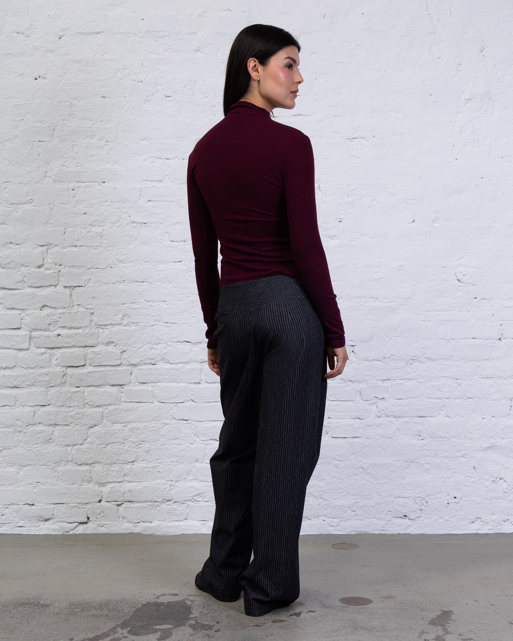 Asymmetrisches Langarmshirt mit Knöpfen