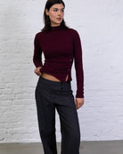 Asymmetrisches Langarmshirt mit Knöpfen